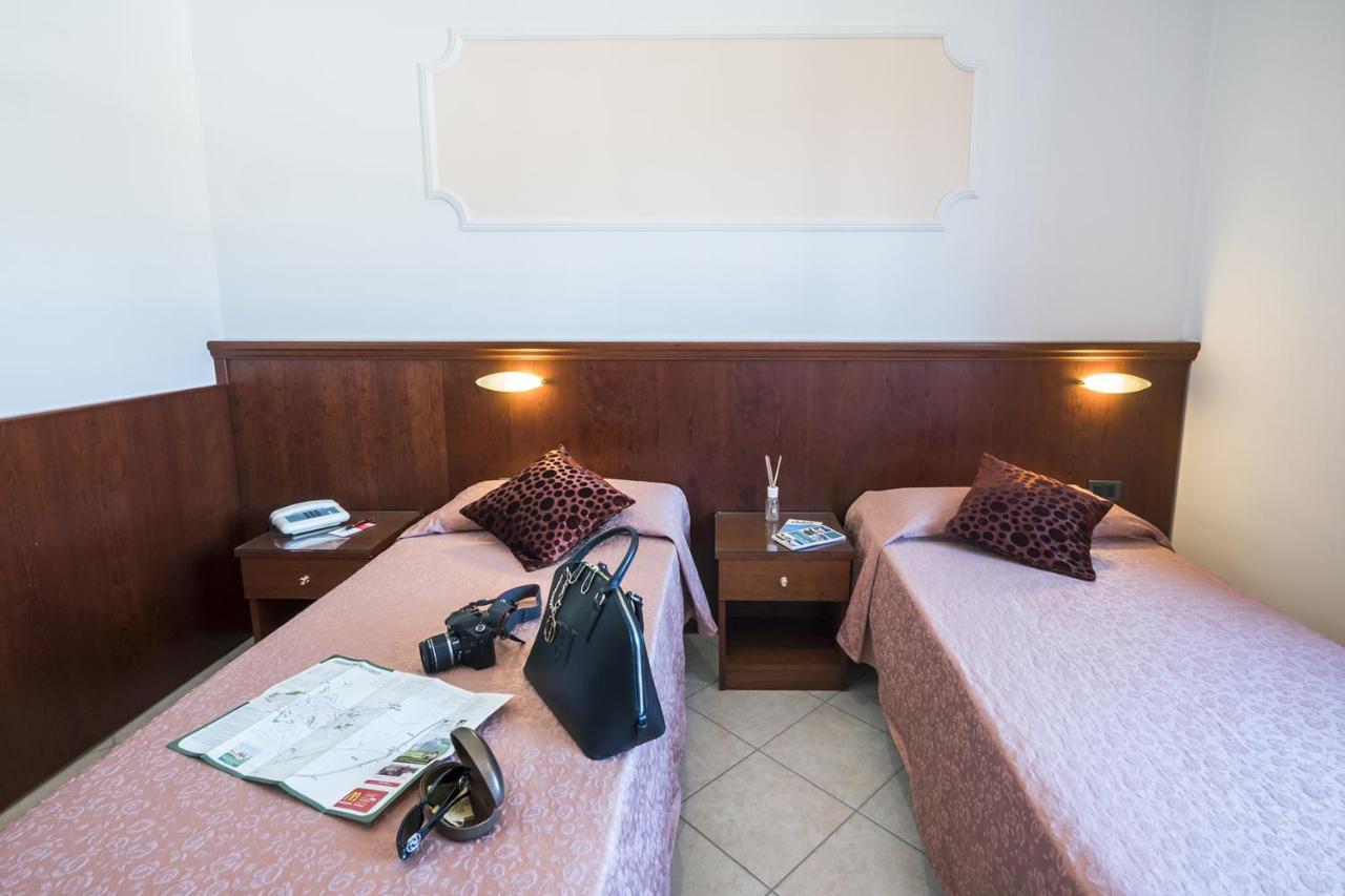 Grifone Hotel Perugia Exteriör bild